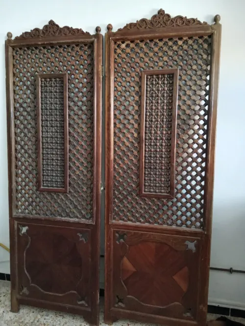 PARAVENT EN BOIS ROUGE 12.000DA