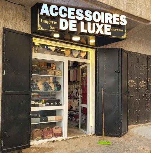 Revêtement de façade / Enseigne lumineuse / Habillage vitrine