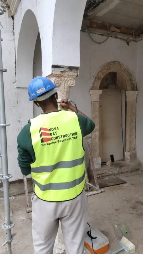 Décapage démolition picage des façades