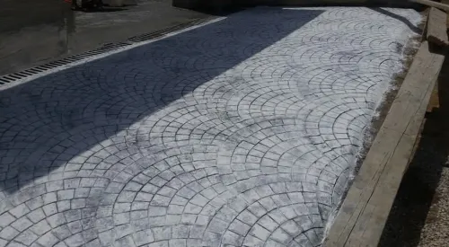 Béton imprimé et résine époxy