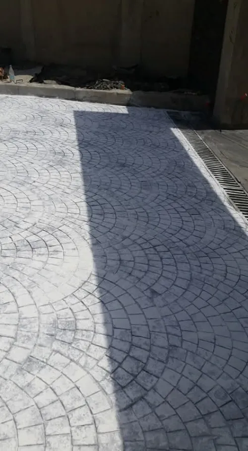 Béton imprimé et résine époxy
