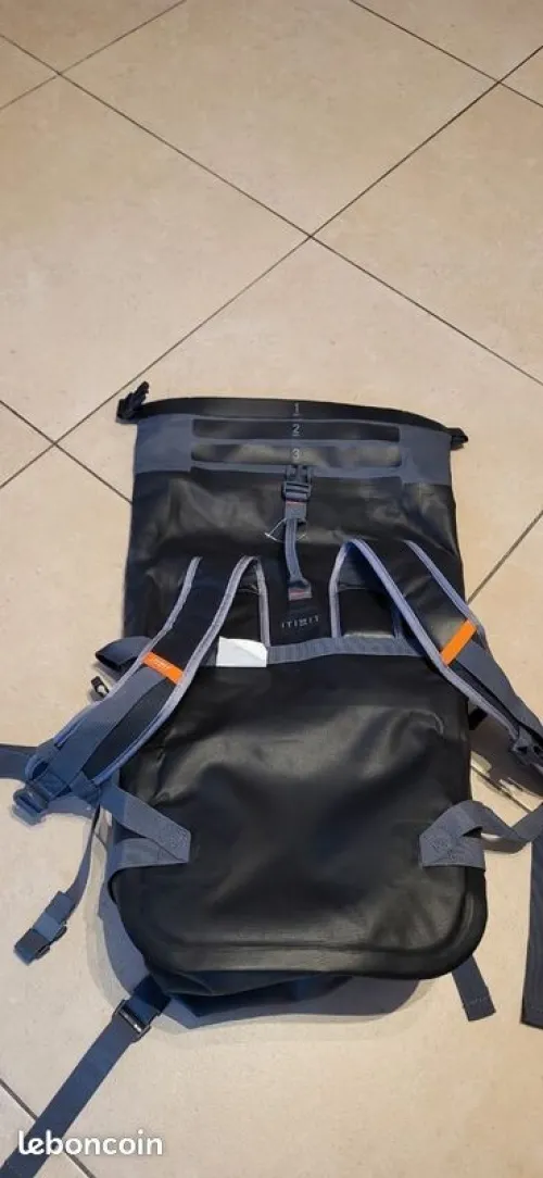 SAC A DOS ETANCHE 20L NOIR ITIWIT