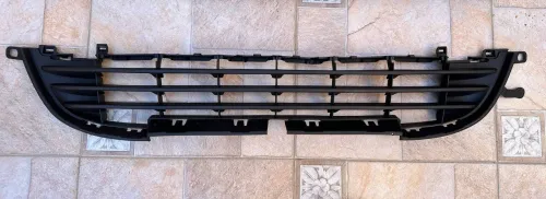 Grille pare choc avant peugeot 207 Dorigine bon occasion