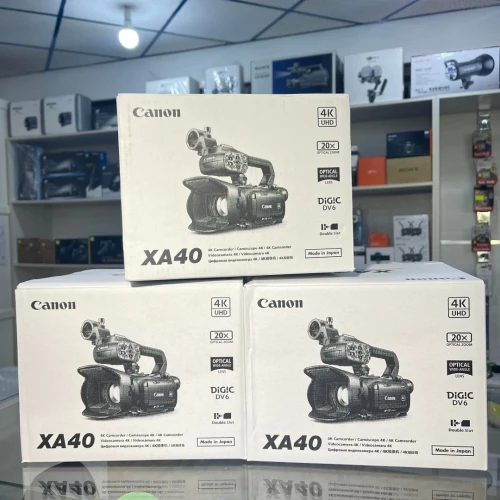 Canon XA40 