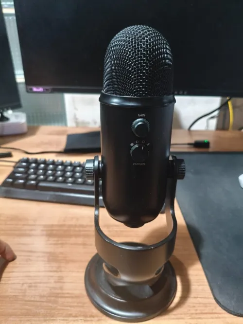 Logitech blue yeti pro microphone