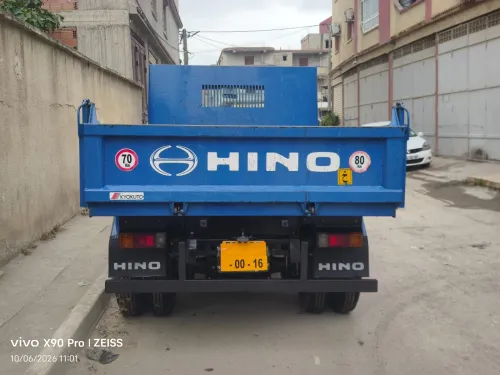 TOYOTA HiNO à benne 611 2013