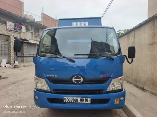 TOYOTA HiNO à benne 611 2013