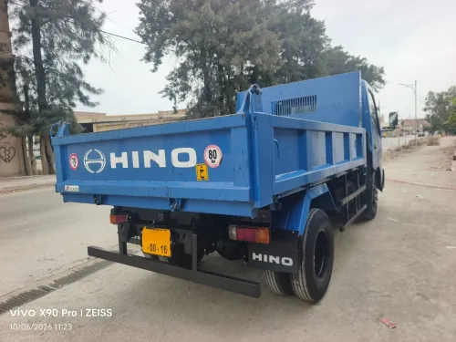 TOYOTA HiNO à benne 611 2013