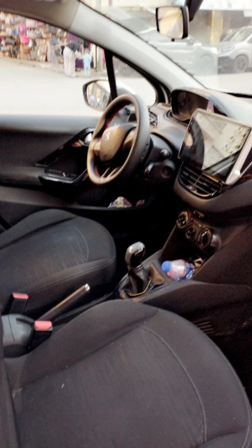 Peugeot 208 2014 Silver Line