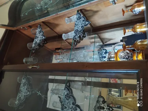 Grande vitrine en bois massif style classique