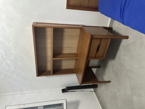 Lit + table de nuit + garde-robe + bureau 