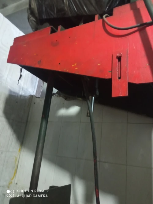 Presse hydraulique électrique et scie à ruban