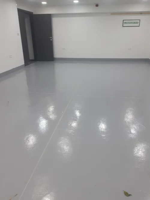 TRAVAUX DE REVÊTEMENT DE SOL EN RÉSINE EPOXY