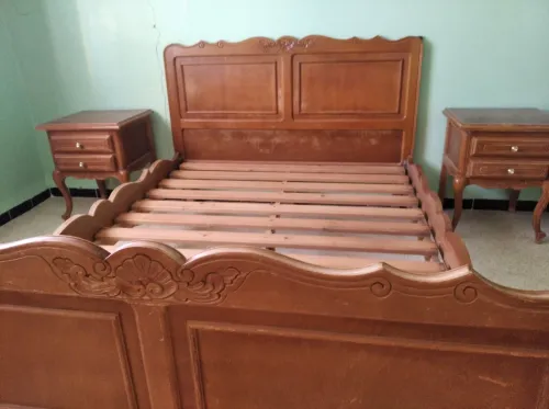 Chambre à coucher bois hêtre: lit + 2 tables de nuit + coiffeuse