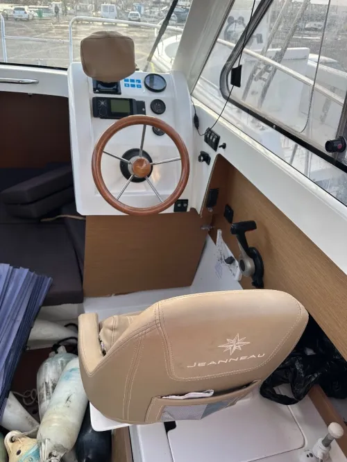 Jeanneau merry fisher 595 avec moteur SUZUKI 90ch 2012 et romorque