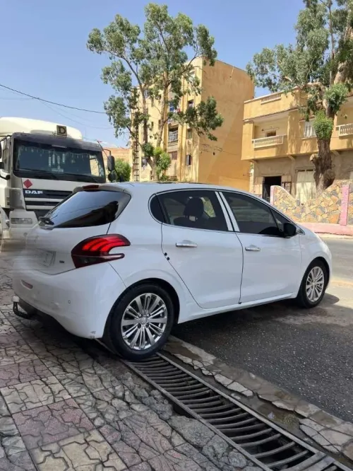 Peugeot 208 2015 Allure