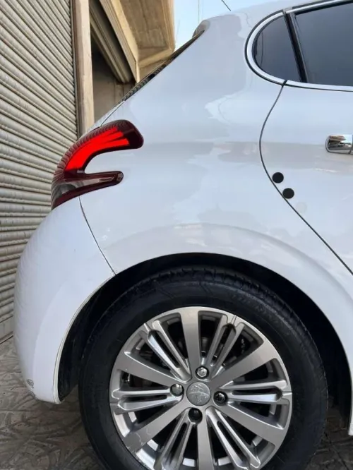 Peugeot 208 2015 Allure