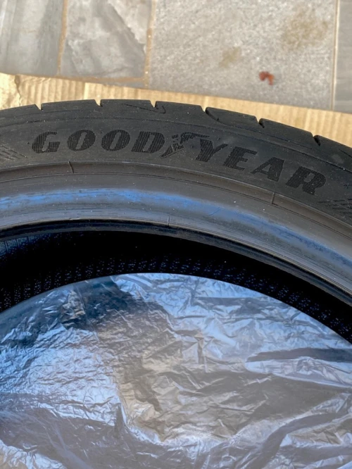 PNEUS GOOD YEAR 235/35R19