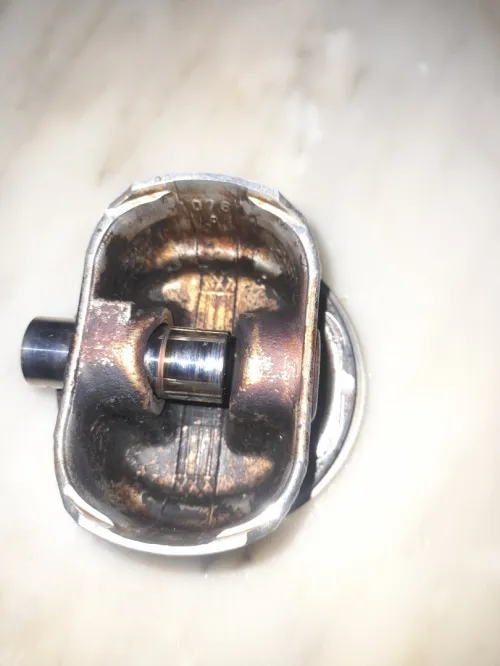 Piston