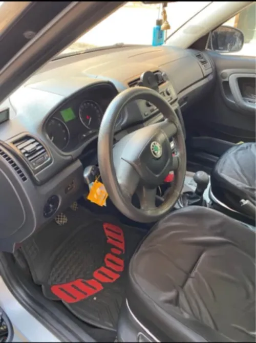 Skoda Fabia 2012 Fiha lel avant w zouj rakouret fli lel arier