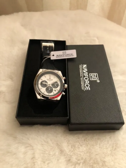 Montre pour homme - original - water résiste - bracelet en gel de silicone