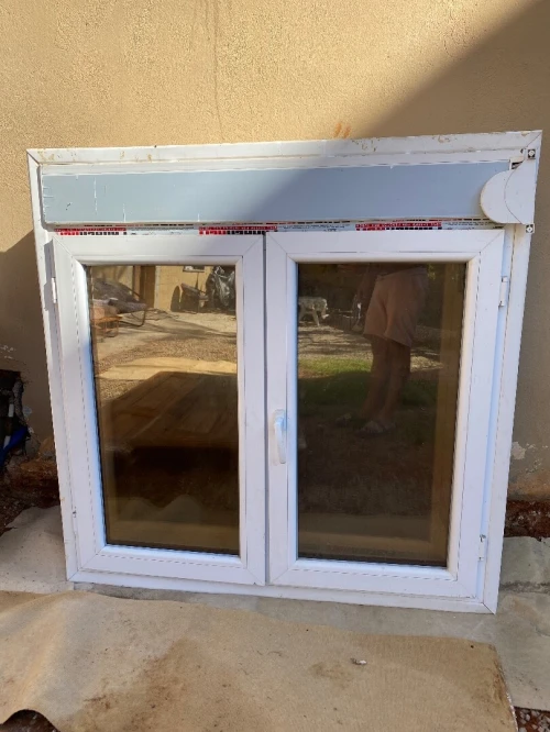 Fenêtre aluminium avec vitre 