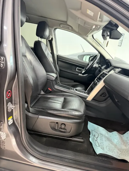 Land Rover Sport Discovery HSE 2019 07 places 4*4