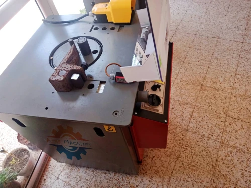 coudeuse pour fer à béton Italie ICARO  P32  (الة تشكيل وثني الحديد ) كودوز