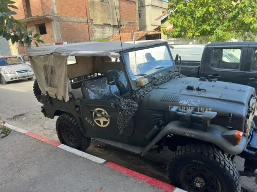 Toyota Land Cruiser 1976 Court