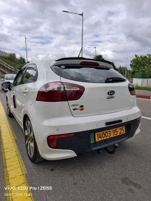 Kia Rio 5 portes 2015 Funny Facelift 