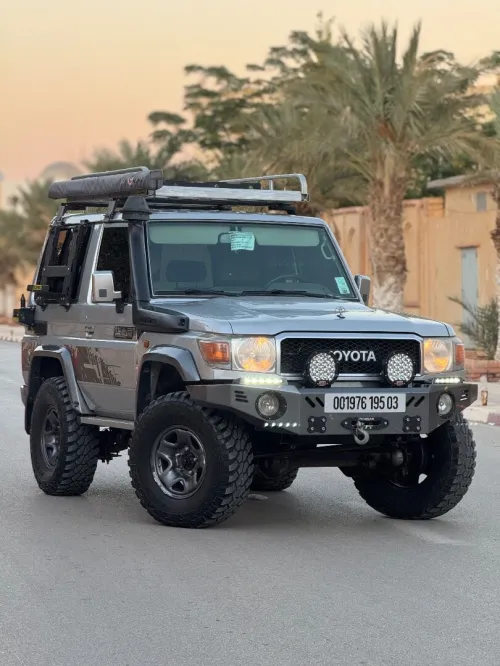 Toyota Land Cruiser 1995 Court