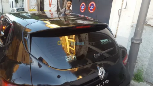 habillage auto pose fumée