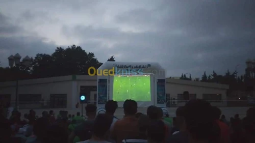 Grand écran gonflable pour projection 