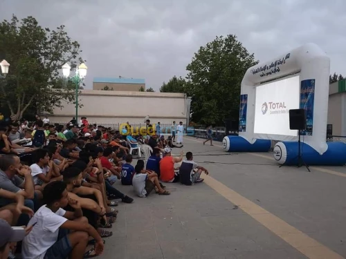 Grand écran gonflable pour projection 