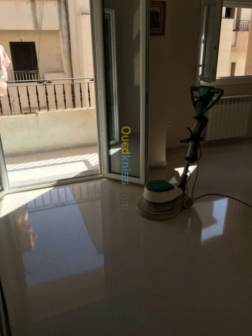 Ponçage et lustrage +nettoyage   