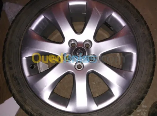 Une Jante alliage 17 "  Astra J  