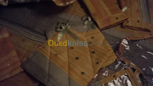 couture de drap et coussin et salon