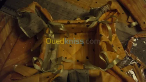 couture de drap et coussin et salon