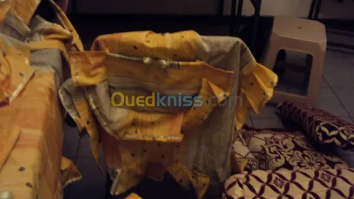 couture de drap et coussin et salon