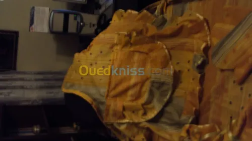 couture de drap et coussin et salon