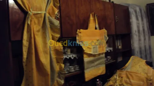 couture de drap et coussin et salon