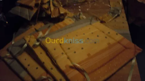 couture de drap et coussin et salon