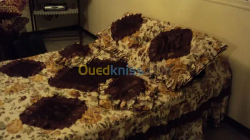 couture de drap et coussin et salon