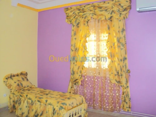 couture de drap et coussin et salon