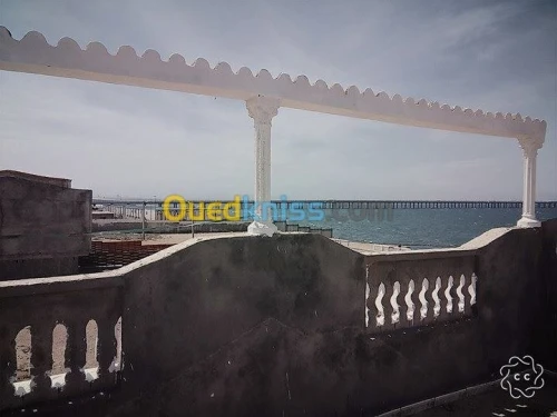 Location Niveau De Villa F8 Oran Marsat el hadjadj