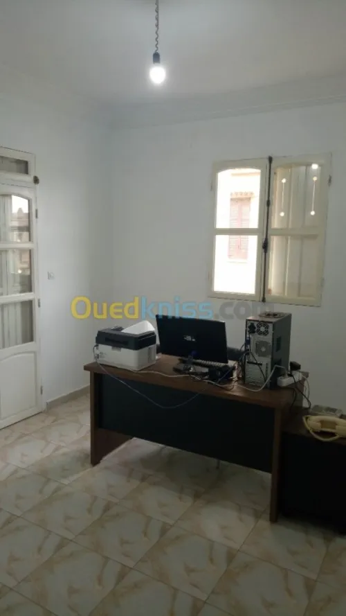 Bureau de comptabilité. مكتب محاسبة ومحافظ حسابات