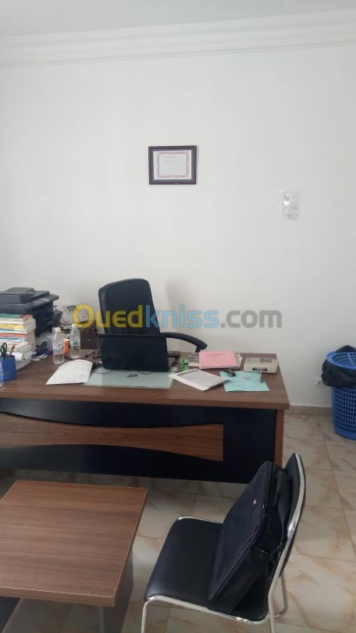 Bureau de comptabilité. مكتب محاسبة ومحافظ حسابات