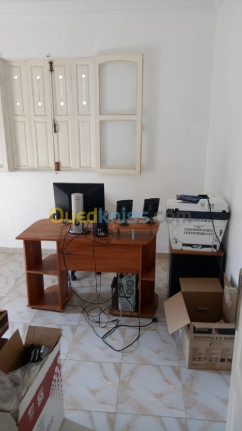 Bureau de comptabilité. مكتب محاسبة ومحافظ حسابات