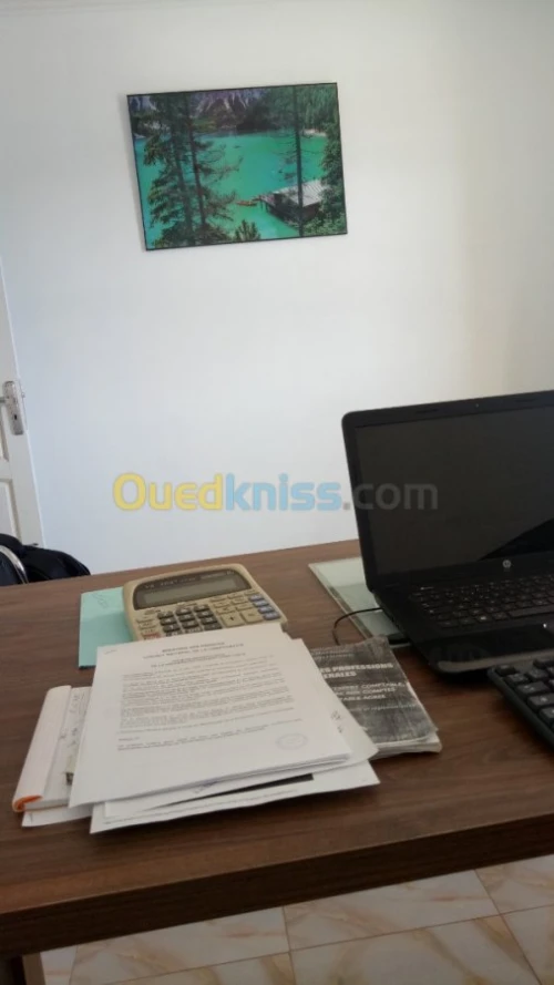 Bureau de comptabilité. مكتب محاسبة ومحافظ حسابات