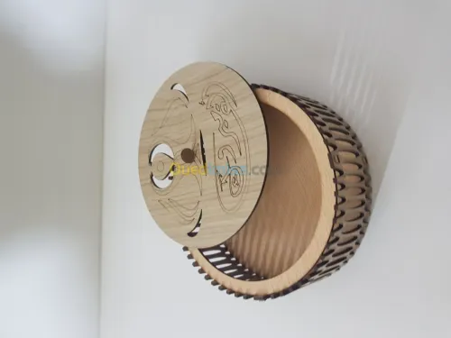 Boîte à gâteaux en bois